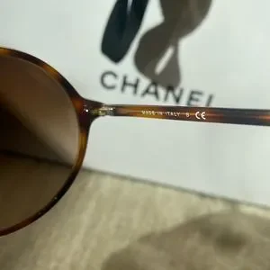 CHANEL | Accessories | 9s Y2k Chanel Tortoiseshell Round  display picture 2